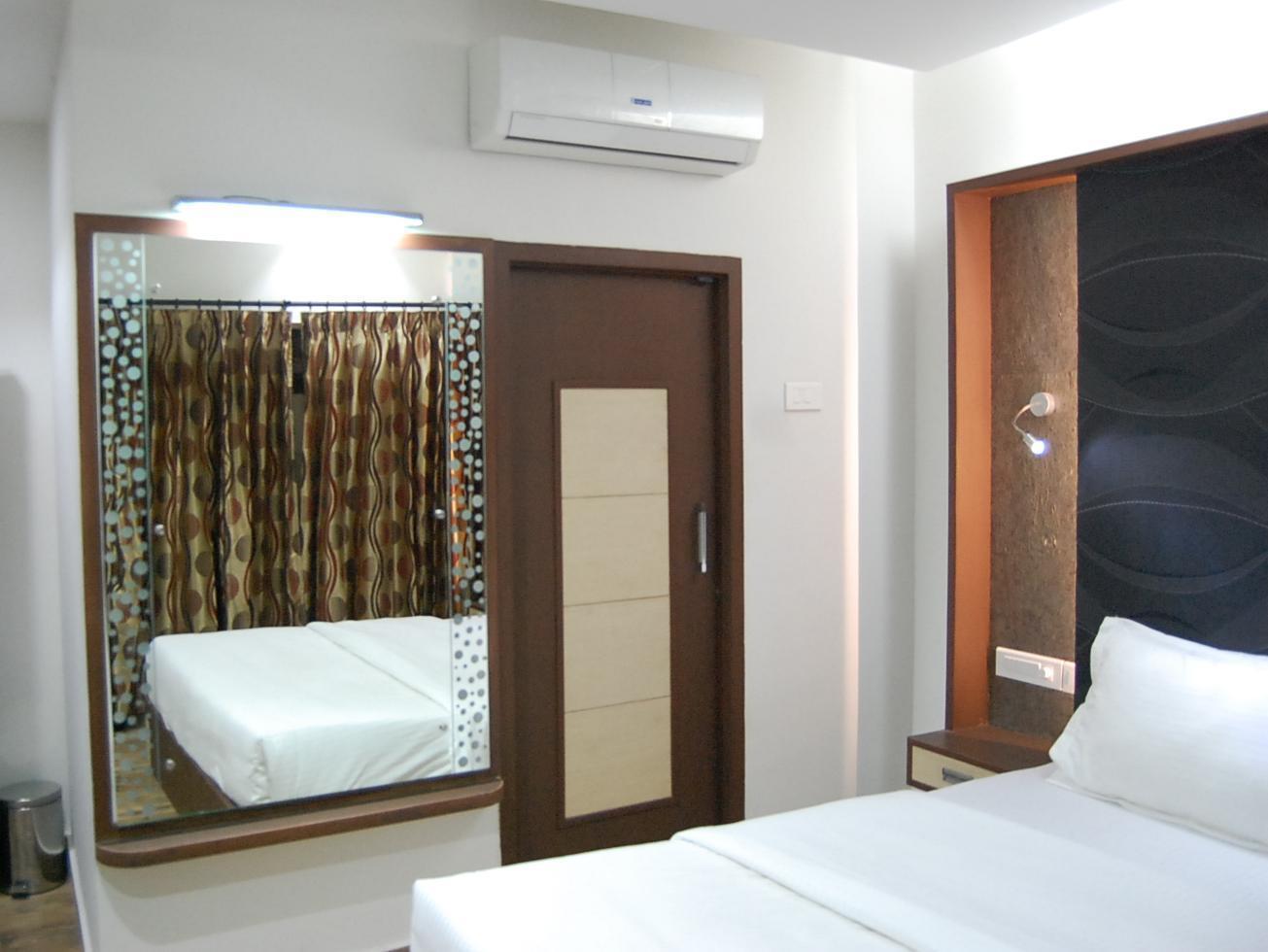 Hotel International Maduraj Zewnętrze zdjęcie